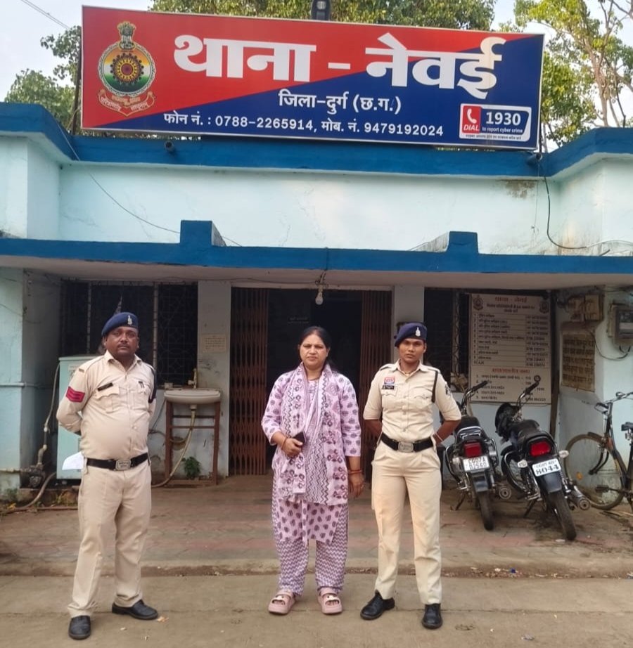 बुजुर्ग दंपत्ति का भरोसा तोड़कर खाते से उड़ाए पैसे, केयर टेकर गिरफ्तार