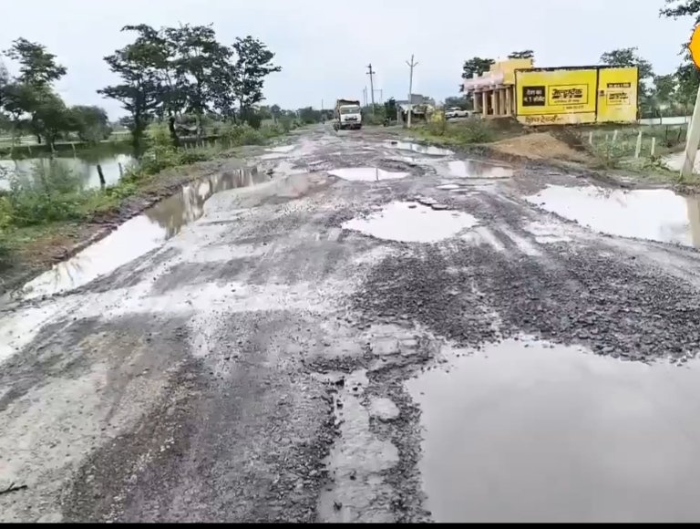 275 करोड़ की 28 सड़कों पर बारिश की मार, चार माह और करना होगा इंतजार