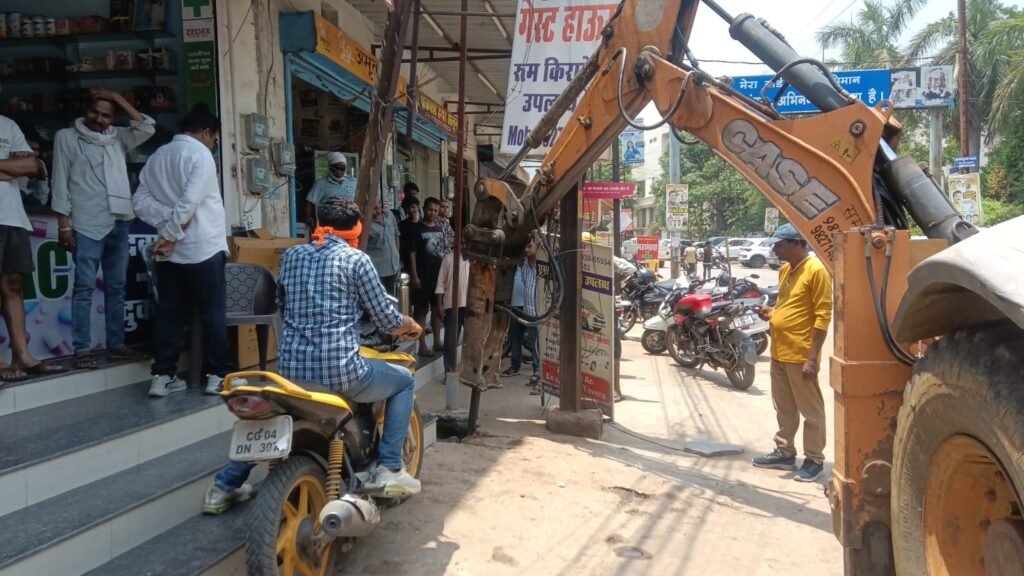 जलभराव रोकने निगम का बड़ा एक्शन, 10 अवैध पाट जमींदोज