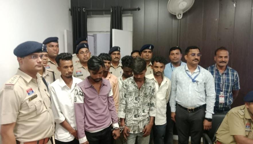 महिलाओं को निशाना बनाने वाले उड़ीसा के अंतर्राज्यीय चैन स्नैचर गिरोह का भंडाफोड़, छह आरोपी गिरफ्तार