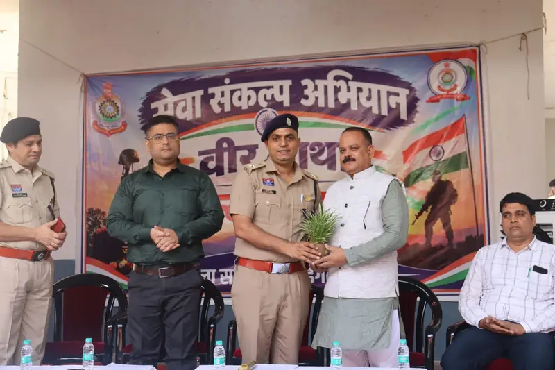 कॉलेज के छात्रों के सामने मीडिया को बताया देश के लिए खतरा, संजय भूषण पांडे के खिलाफ लामबंद हुए पत्रकार संगठन